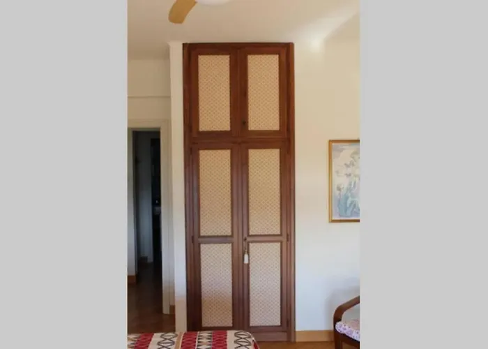 Апартаменты Wind Rose House - By The With Ac & Private Parking *